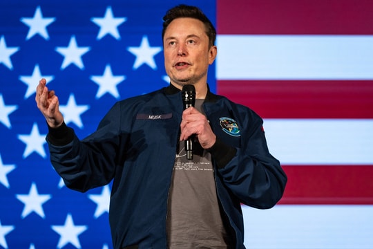 Elon Musk thành người đầu tiên có tài sản vượt 800 tỷ USD