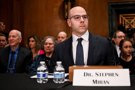 Thống đốc Fed rời chức vụ tại Nhà Trắng