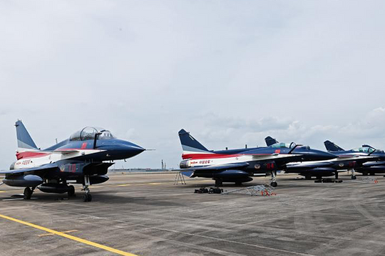 Trung Quốc phô diễn mẫu tiêm kích 'từng bắn hạ Rafale' ở Singapore