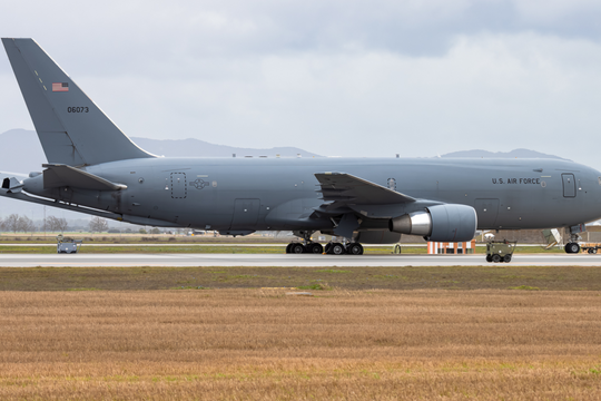 Máy bay Mỹ nổ lốp, khiến căn cứ trọng yếu ở châu Âu tê liệt nhiều ngày