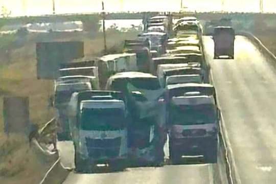 Đóng cao tốc Vĩnh Hảo Phan Thiết sau tai nạn giữa hai xe tải