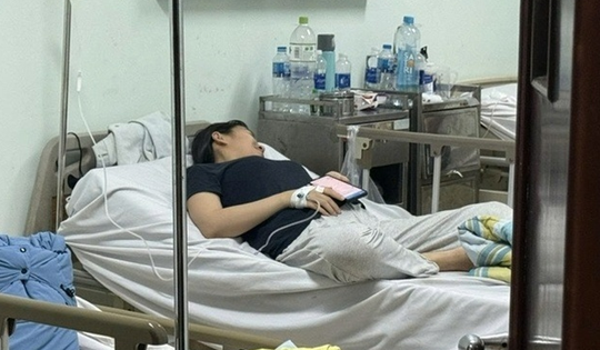 Sau bữa tiệc tất niên, 46 nhân viên một ngân hàng nhập viện gấp