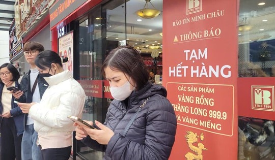 Đổ xô xếp hàng mua vàng, bạc