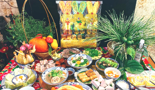 Mâm cúng ông Công ông Táo quen thuộc, thêm chi tiết này bỗng đẹp rực rỡ, gia chủ đón lộc cả năm