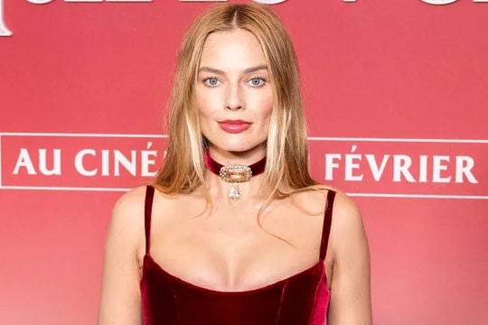 Margot Robbie 'đắp' 100 carat kim cương lên người