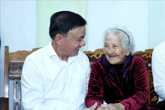 Thường trực Ban Bí thư thăm, chúc Tết Nguyên đán tại Đà Nẵng