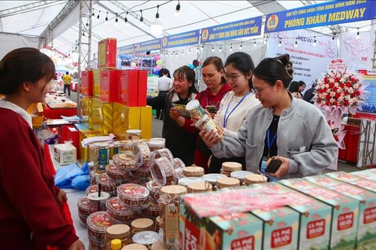 Mang mùa xuân ấm áp, nghĩa tình đến với người lao động