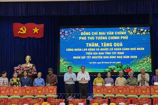 Chăm lo Tết cho hộ nghèo, công nhân có hoàn cảnh khó khăn