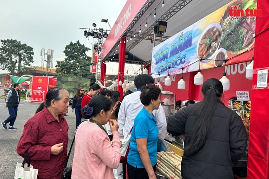 Vị Xuân gắn kết du khách tại Hội chợ Mùa Xuân 2026