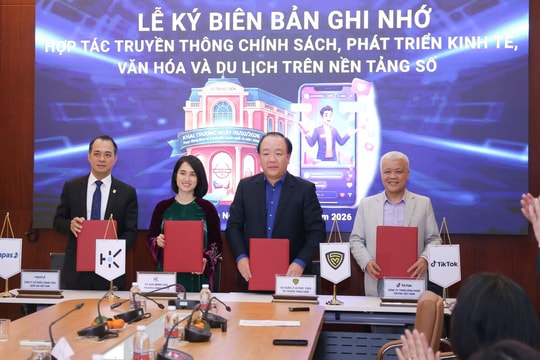 Trưng bày, livestream 'sức sống hàng Việt' trên phố Tràng Tiền