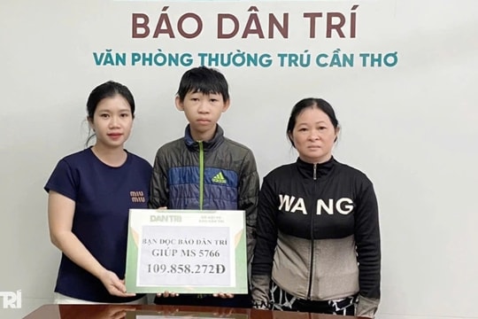 Mẹ bó rau, cha phụ hồ nuôi con trai bị thận hư được giúp hơn 109 triệu đồng