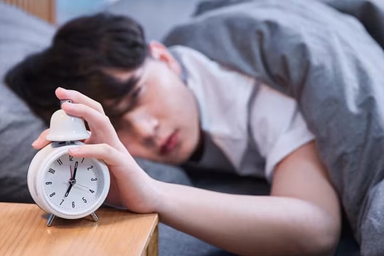 Hoãn báo thức có thực sự gây hại não?