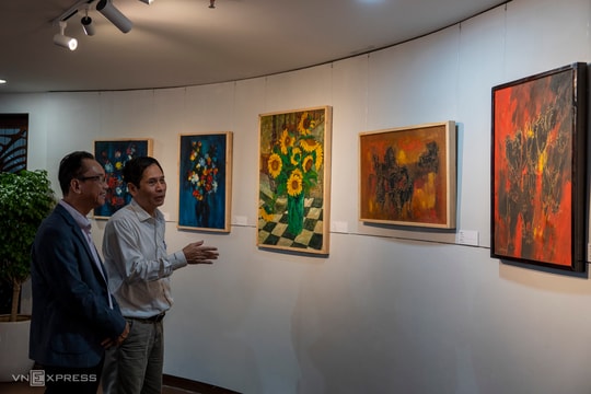 Ngựa và hoa trong tranh danh họa Lê Bá Đảng