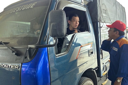 Tài xế gặp khó khi cao tốc từ TP HCM tới Nha Trang không có cây xăng