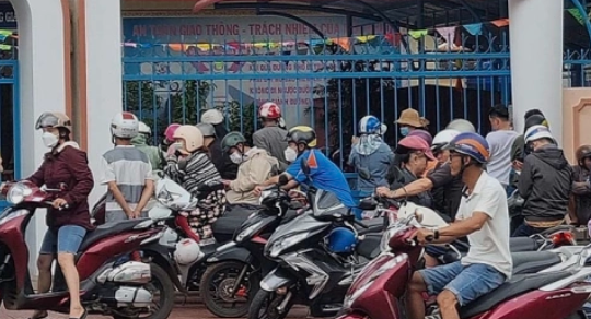 Đưa rước con thế nào để tránh 'đậu xe vỉa hè bị phạt 600 nghìn đồng'?