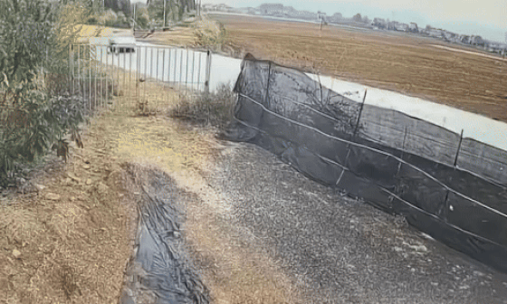 Cửa xe điện không thể mở sau tai nạn, ba người suýt chết