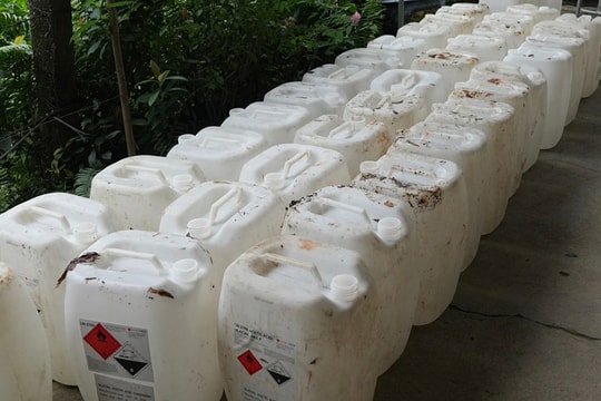 Sản xuất hơn 60.000 lít giấm giả từ axít công nghiệp và nước lã