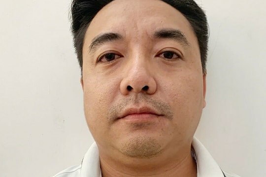 Giám đốc ngân hàng chiếm đoạt hơn 5 tỷ đồng ra đầu thú