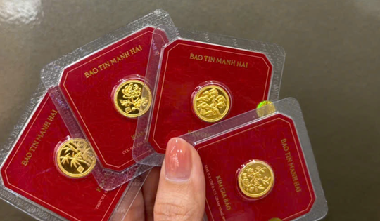 Giá vàng biến động mạnh, xuất hiện tình trạng "mua vàng trên giấy" ở TPHCM