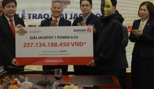 Một doanh nhân ở TPHCM đã gọi điện cho vợ ngay khi biết tin trúng Vietlott hơn 257 tỉ đồng