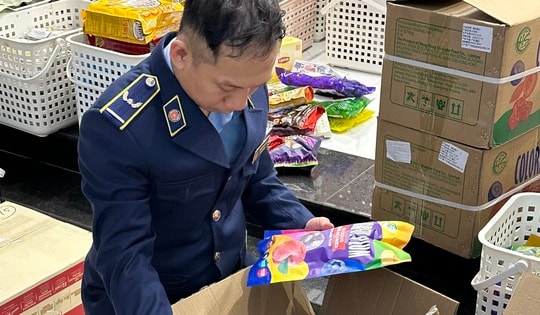 Đà Nẵng: Thu giữ hơn 2.400 sản phẩm thực phẩm nhập lậu, quá hạn trước Tết