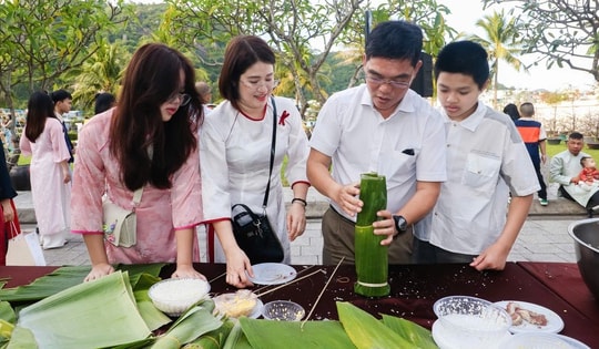 Nha Trang: "Gói bánh tét - Trở về Tết xưa" mừng xuân Bính Ngọ
