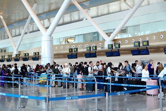 Sân bay Tân Sơn Nhất dự kiến đón 145.000 hành khách/ngày dịp Tết Bính Ngọ 2026