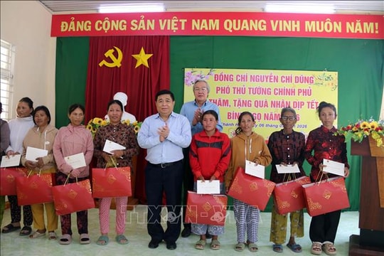 Phó Thủ tướng Chính phủ Nguyễn Chí Dũng thăm, tặng quà Tết tại Khánh Hòa