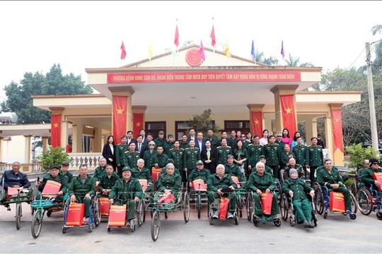 Thăm hỏi, chúc Tết các thương binh, bệnh binh và gia đình chính sách