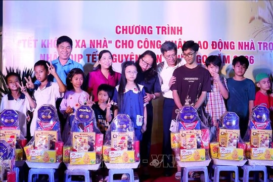 Ấm áp chương trình 'Tết không xa nhà' dành cho công nhân ở khu nhà trọ