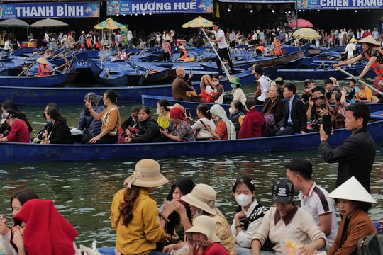 Chặn sớm 'chặt chém' ở Lễ hội Chùa Hương