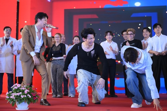 Trường Giang cùng dàn sao Việt khuấy động đường hoa Chợ Rẫy