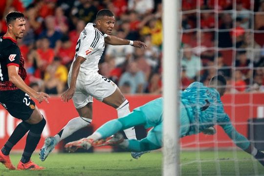 Deschamps: 'Đừng mong Mbappe chạy 11 km mỗi trận'