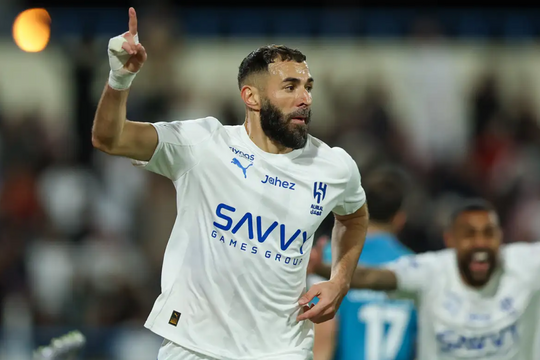 Benzema lập hat-trick trong trận ra mắt Al Hilal
