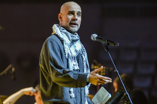 Guardiola được nhắc nhở hạn chế bàn chuyện chính trị