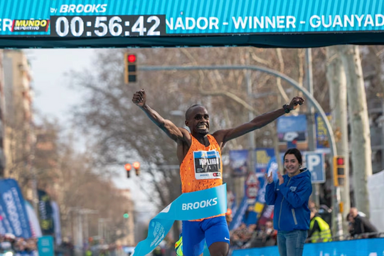 Ban tổ chức Barcelona Half Marathon bảo vệ kỷ lục của Kiplimo
