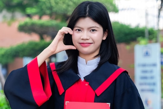 Nữ sinh Ams đỗ thủ khoa môn Toán sau nửa năm chuyển đội tuyển