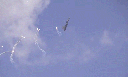 Màn trình diễn của tiêm kích Su-30, F-35 trên bầu trời Singapore