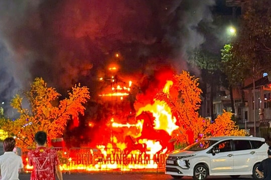 Cháy tiểu cảnh trang trí Tết ở Hà Tiên