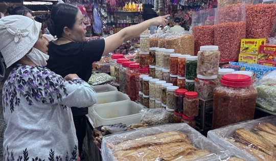 Hình ảnh "chợ quà quê" ở TP HCM ngày cận Tết