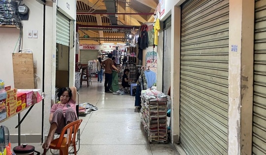 Cận Tết, chợ Bình Tây ngoài nhộn nhịp, trong đìu hiu