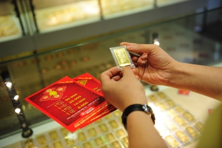 Giá vàng trong nước và quốc tế chênh lệch cao, SJC đắt hơn gần 22 triệu đồng/lượng