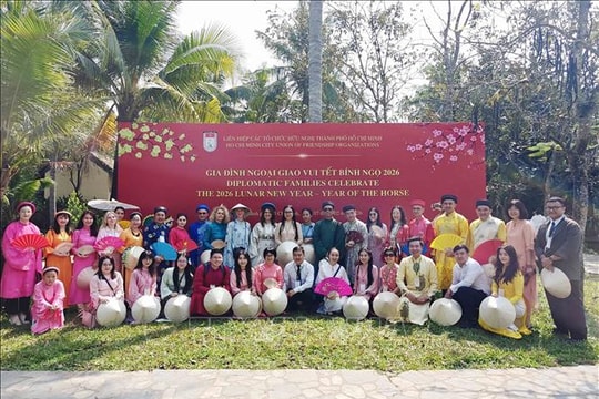 Kết nối tình hữu nghị quốc tế qua các hoạt động vui đón Tết Bính Ngọ