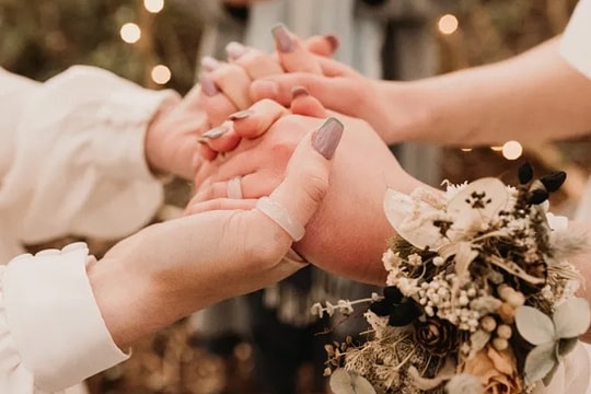 Vợ cũ và vợ mới cưới nhau khi chồng qua đời