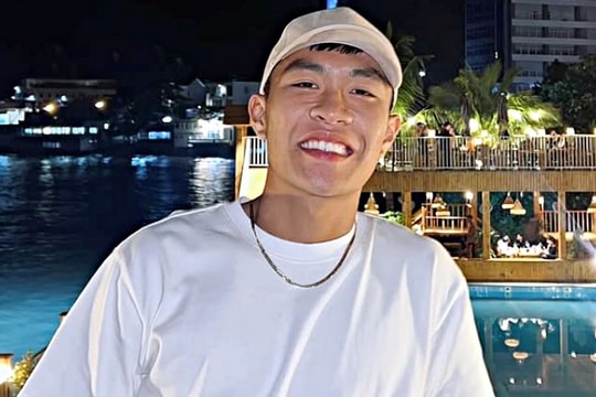 Trang phục đơn sắc của cầu thủ Phạm Lý Đức