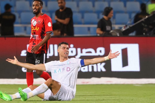 Báo Anh: 'Ronaldo dọa rời Arab Saudi'