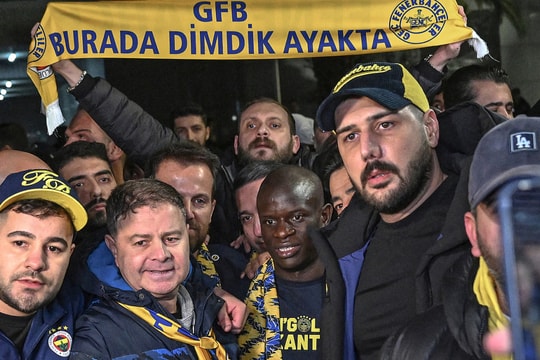 Vì sao Fenerbahce bạo chi khi đang nợ 590 triệu USD?