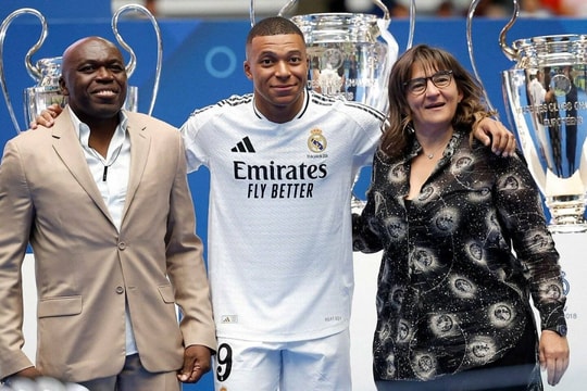 Mẹ Mbappe kiếm được nhiều tiền hơn 7 cầu thủ Real