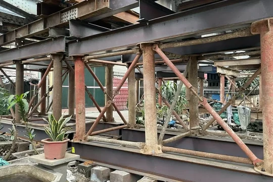 Tạm dừng tàu qua cầu Long Biên do hư hỏng kết cấu