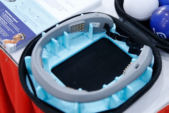 Startup Việt dự định bán vòng đeo theo dõi thần kinh dưới 250 USD